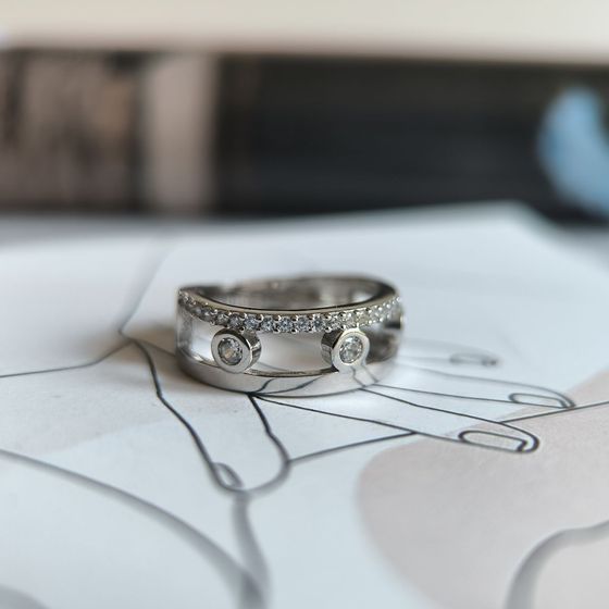 Серебряное кольцо с фианитами Серебряное кольцо с фианитами