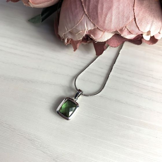 Серебряная подвеска с султанитом 2.818ct