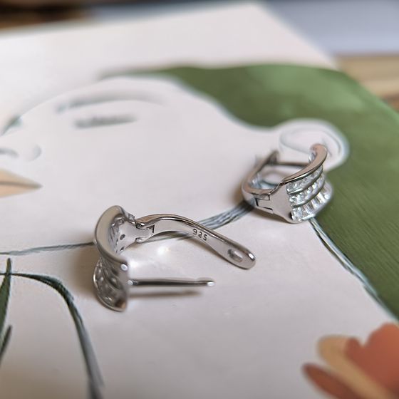 Серебряные серьги с фианитами