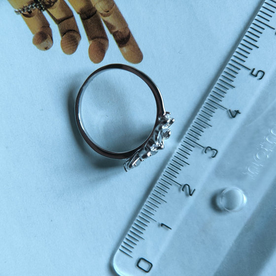 Серебряное кольцо с фианитами