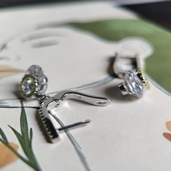 Серебряные серьги с фианитами