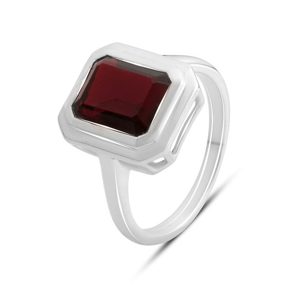 Серебряное кольцо с гранатом 2.942ct