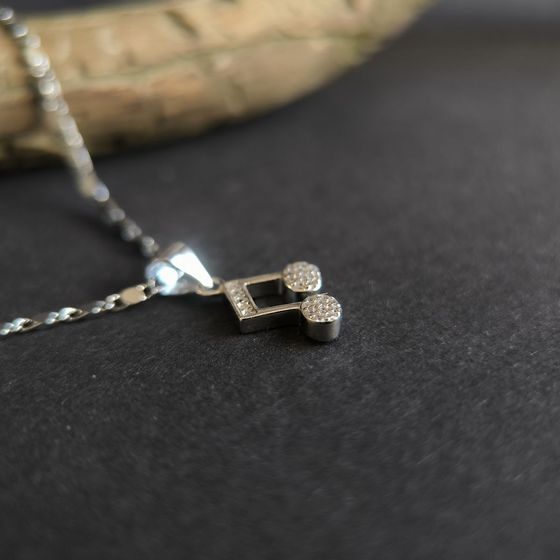 Серебряная подвеска с фианитами