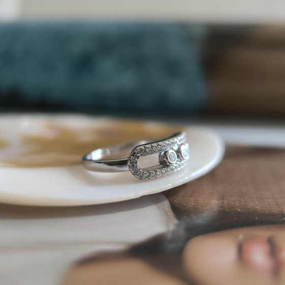 Серебряное кольцо с фианитами