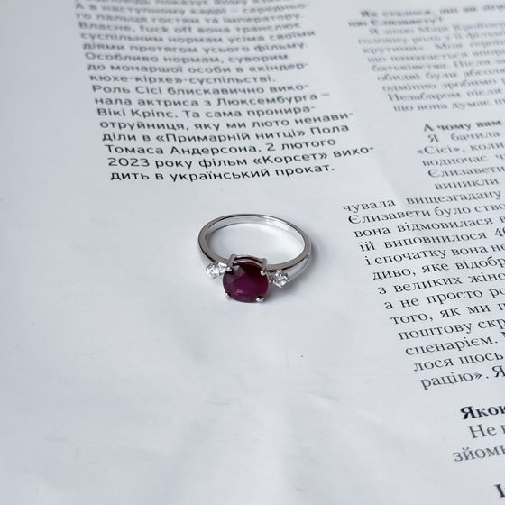 Серебряное кольцо с рубином 2.963ct, фианитами