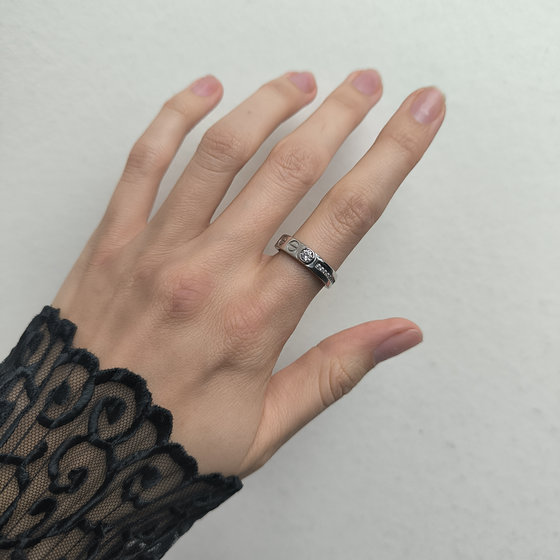 Серебряное кольцо с фианитами