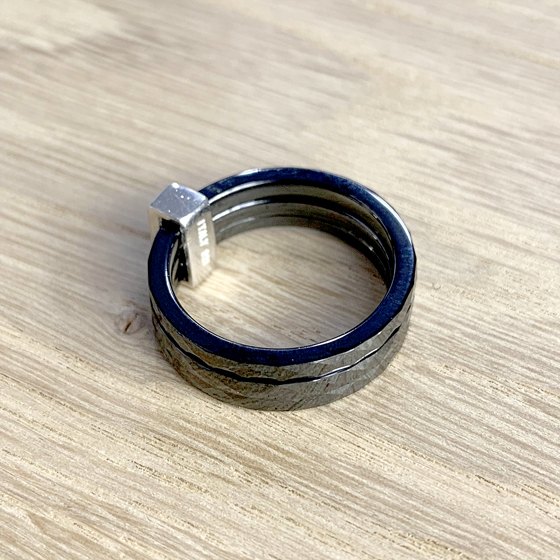 Серебряное кольцо с керамикой