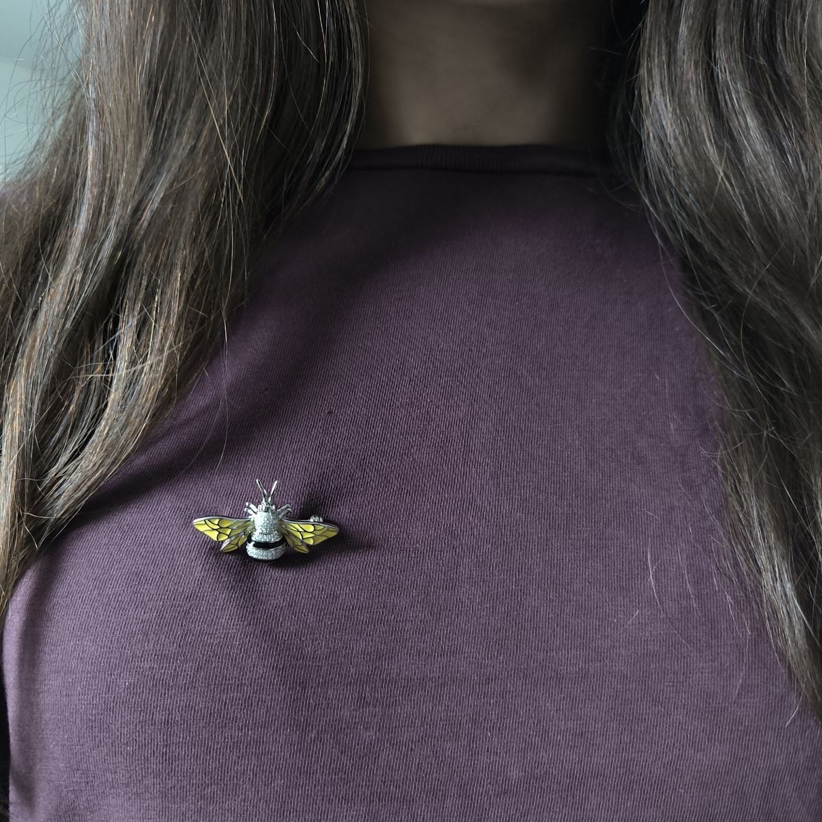 Серебряная брошка с емаллю, фианитами