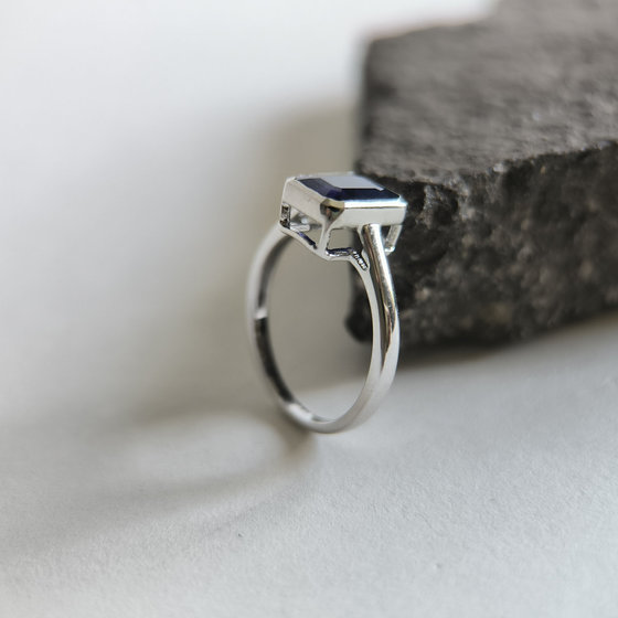 Серебряное кольцо с сапфиром 2.11ct