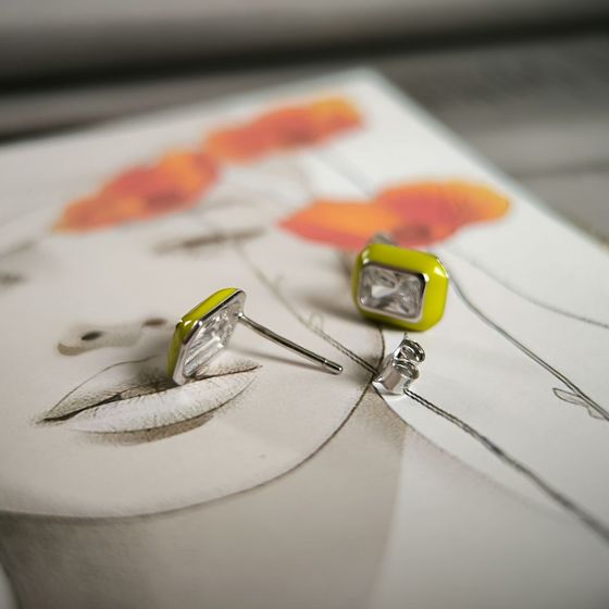 Серебряные серьги с фианитами, емаллю Серебряные серьги с фианитами, емаллю