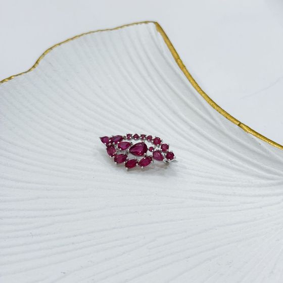 Серебряная брошка с рубином 4.325ct