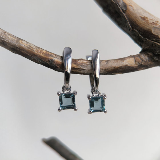 Серебряные серьги с топазом Лондон Блю 1.267ct