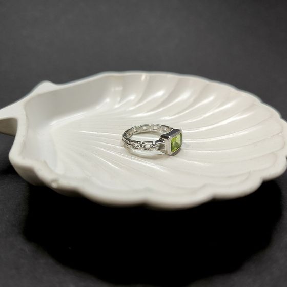Серебряное кольцо с хризолітом 1.633ct