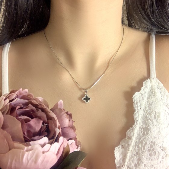 Серебряная подвеска с емаллю