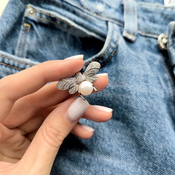 Серебряная брошка с жемчугом