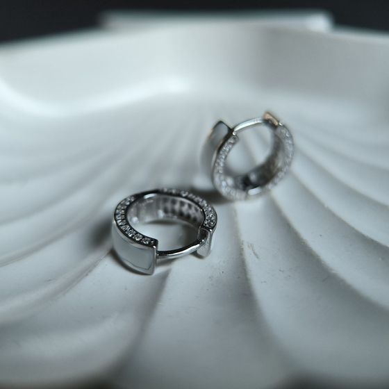 Серебряные серьги с фианитами, емаллю