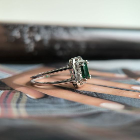 Серебряное кольцо с изумрудом nano 1.067ct