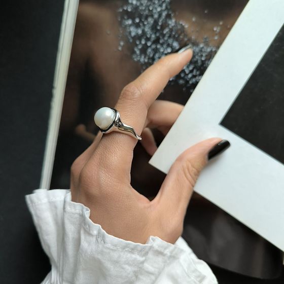 Серебряное кольцо с жемчугом барочным