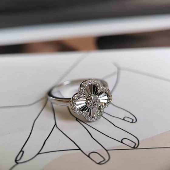 Серебряное кольцо с фианитами