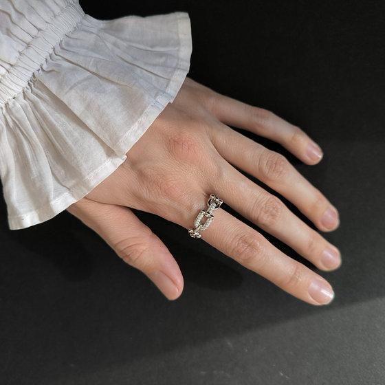 Серебряное кольцо с фианитами