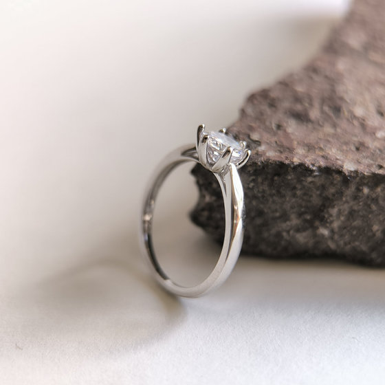 Серебряное кольцо с фианитами