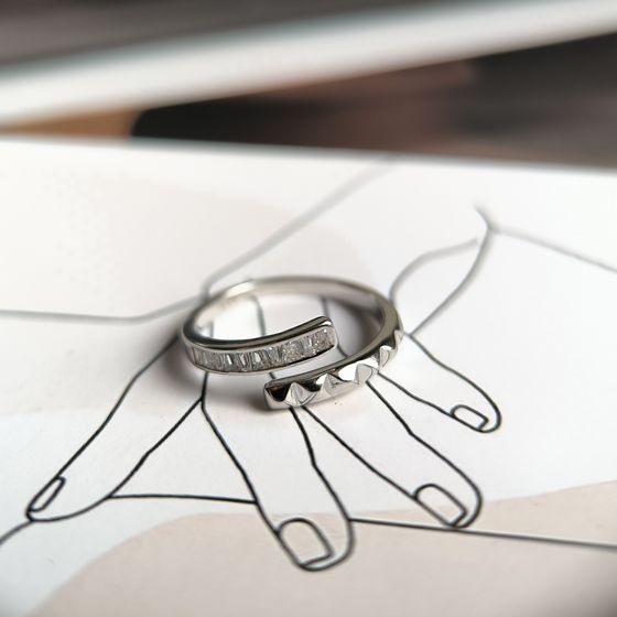 Серебряное кольцо с фианитами