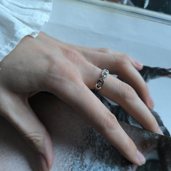 Серебряное кольцо с фианитами