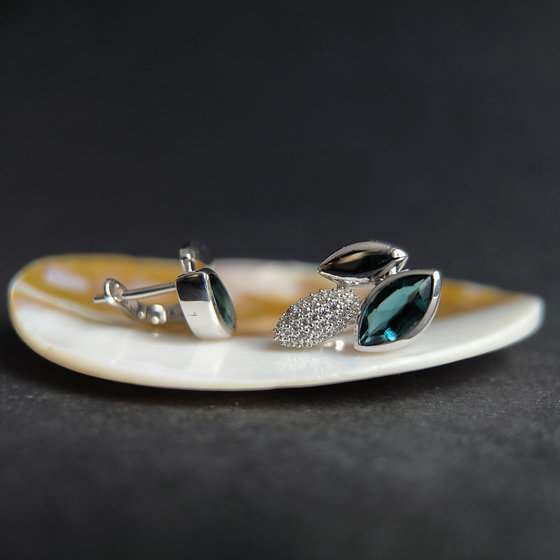 Серебряные серьги с топазом Лондон Блю 2.569ct, фианитами