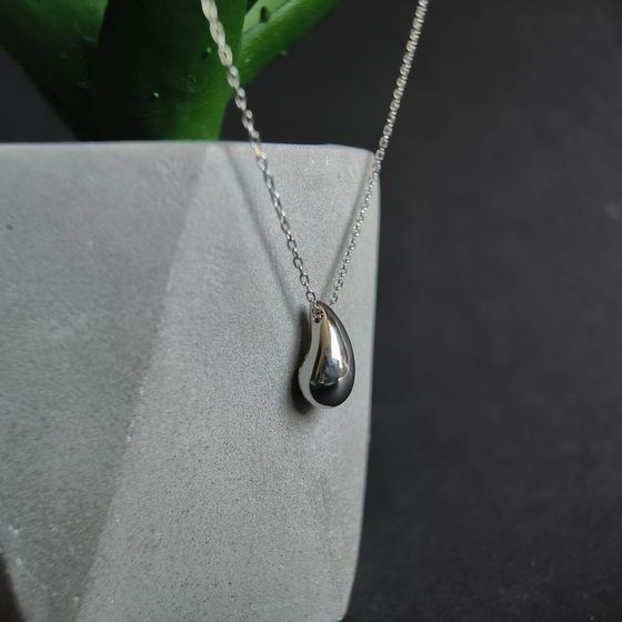 Серебряное колье без камней