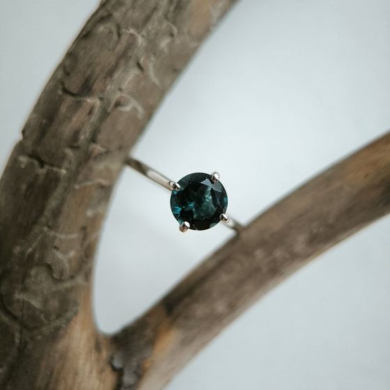 Серебряное кольцо с топазом Лондон Блю 1.558ct