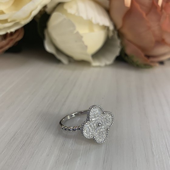 Серебряное кольцо с фианитами Серебряное кольцо с фианитами