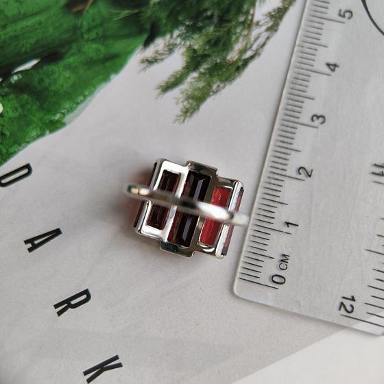 Серебряное кольцо с гранатом 6.2ct