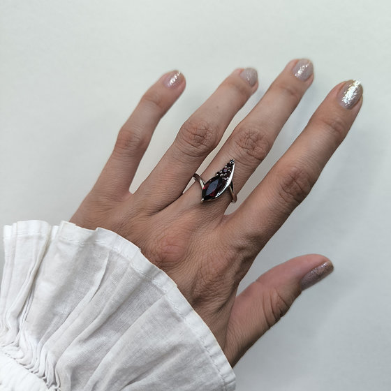Серебряное кольцо с гранатом 2.135ct