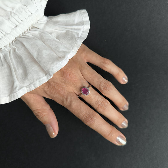 Серебряное кольцо с рубином 1.766ct, фианитами