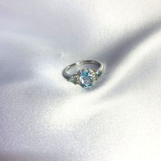 Серебряное кольцо с топазом 2.194ct