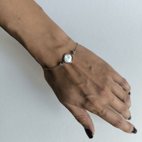 Серебряный браслет с перламутром, фианитами