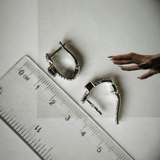 Серебряные серьги с сапфиром 1.072ct, фианитами