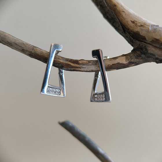 Серебряные серьги с фианитами