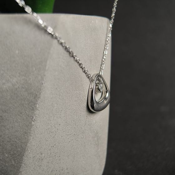 Серебряное колье с фианитами