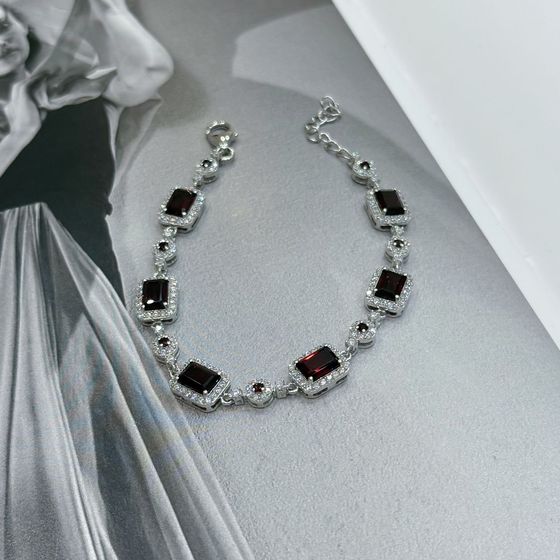 Серебряный браслет с гранатом 10.6ct