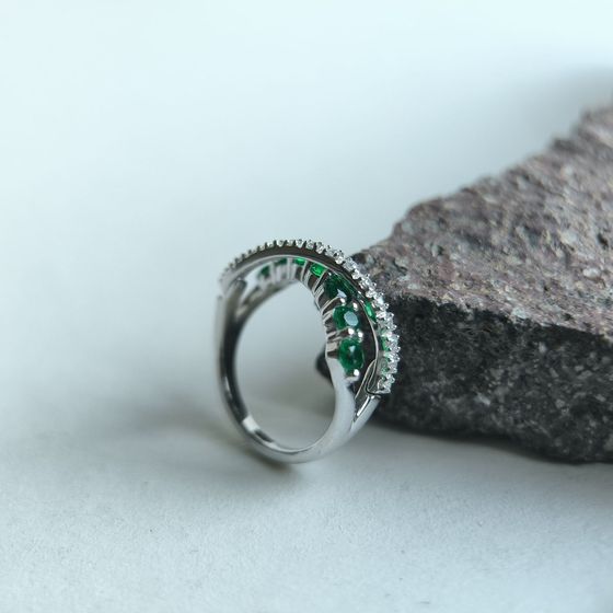 Серебряное кольцо с изумрудом nano 0.842ct