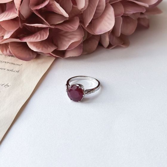 Серебряное кольцо с рубином 5.322ct