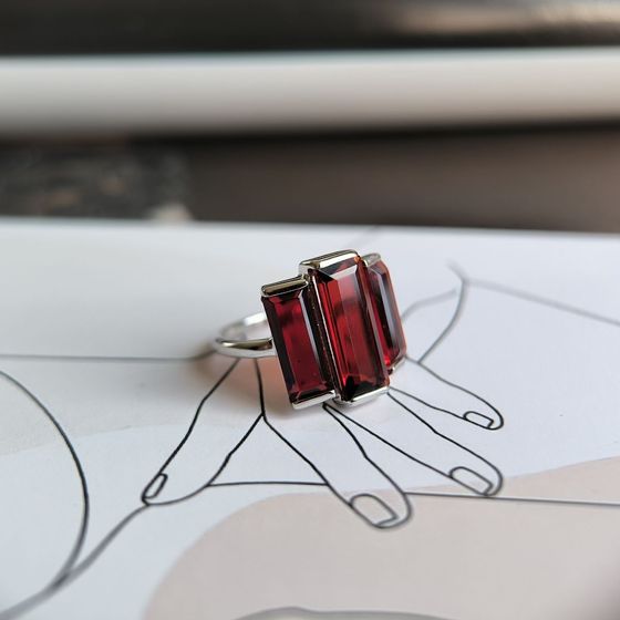 Серебряное кольцо с гранатом 6.2ct