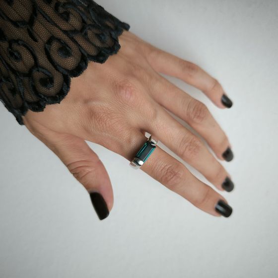 Серебряное кольцо с топазом Лондон Блю 2.147ct