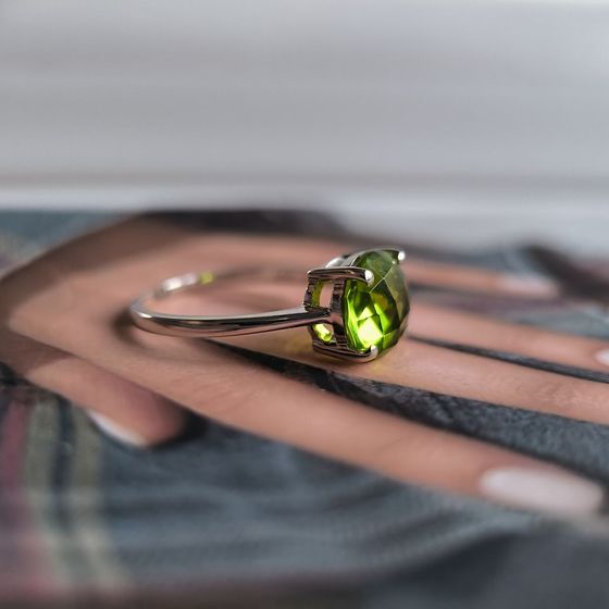 Серебряное кольцо с хризолітом 2.285ct