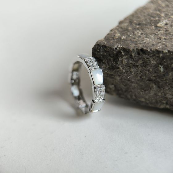 Серебряное кольцо с перламутром