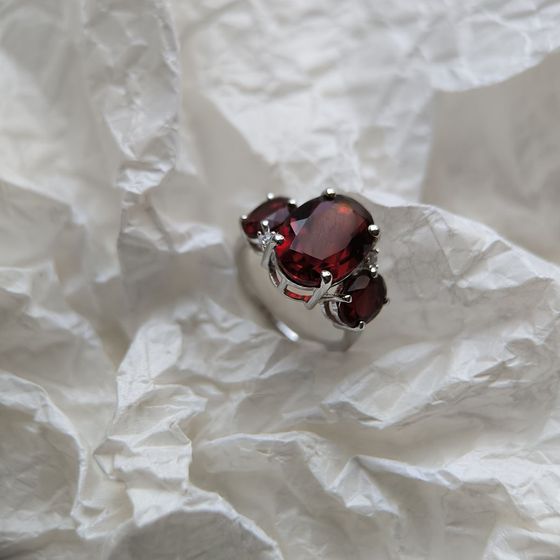 Серебряное кольцо с гранатом 6.898ct