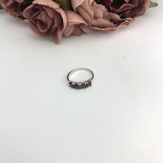 Серебряное кольцо с гранатом 1.781ct