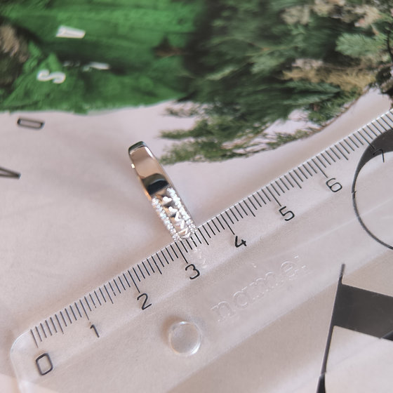 Серебряное кольцо с фианитами 0.3ct