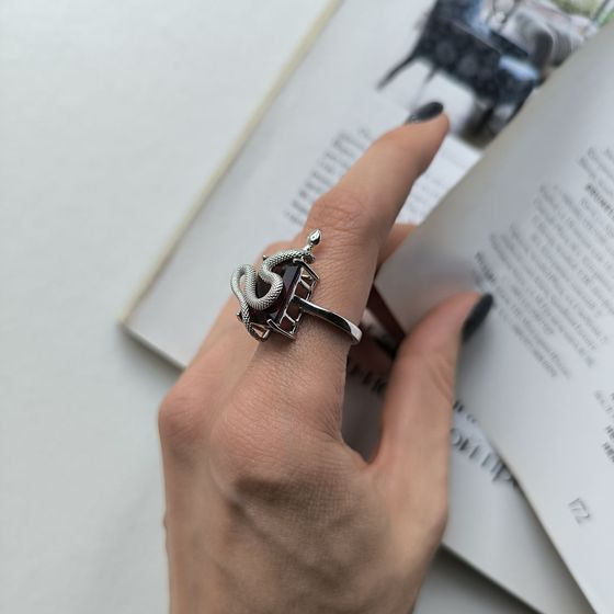 Серебряное кольцо с гранатом 5.425ct